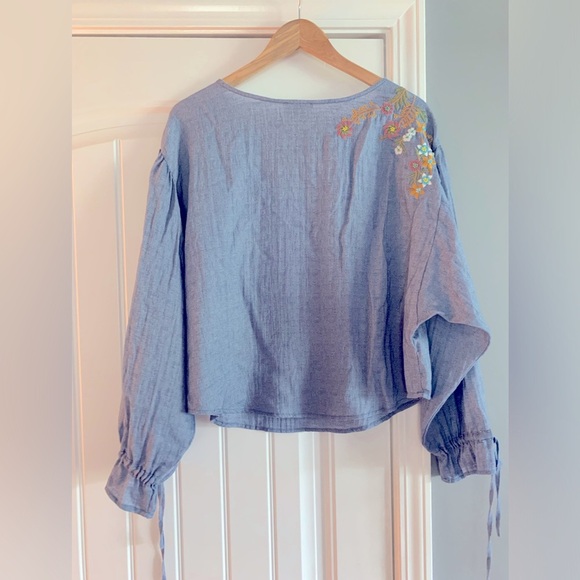 LUCKY BRAND Floral Embroidered Beaded Boho Peasant Chambray Blue Top Small - Picture 2 of 4